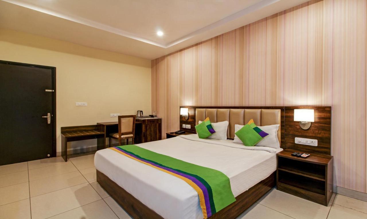 Treebo Trend Sindhura Grand Hotel Hyderabad Exterior photo