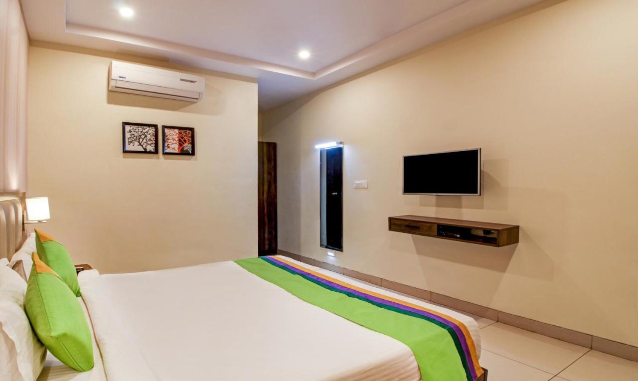 Treebo Trend Sindhura Grand Hotel Hyderabad Exterior photo