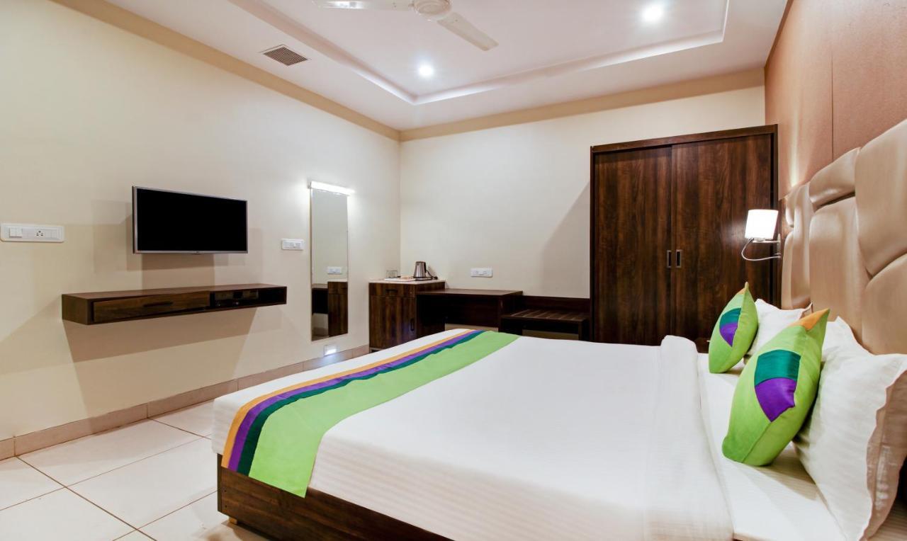 Treebo Trend Sindhura Grand Hotel Hyderabad Exterior photo