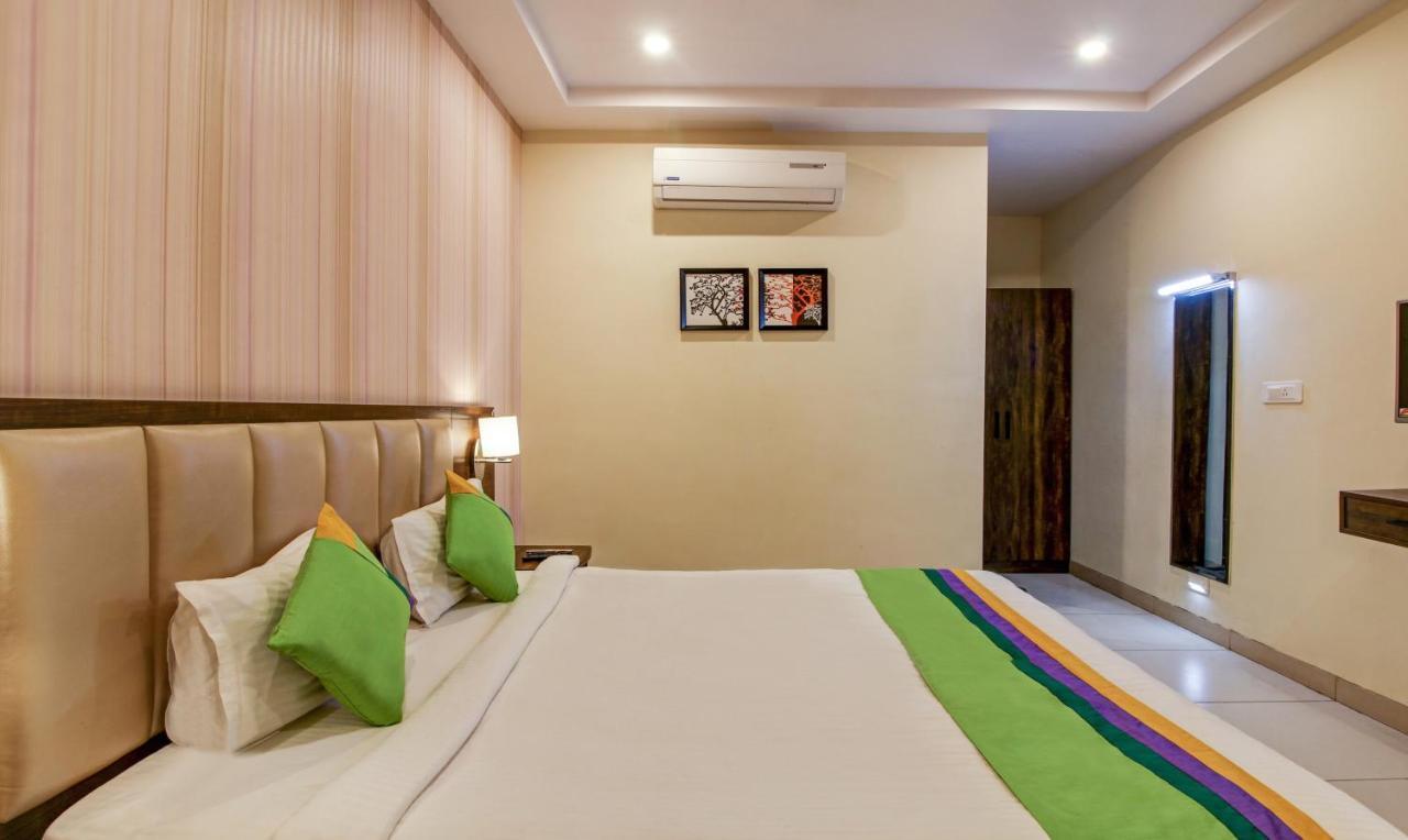 Treebo Trend Sindhura Grand Hotel Hyderabad Exterior photo